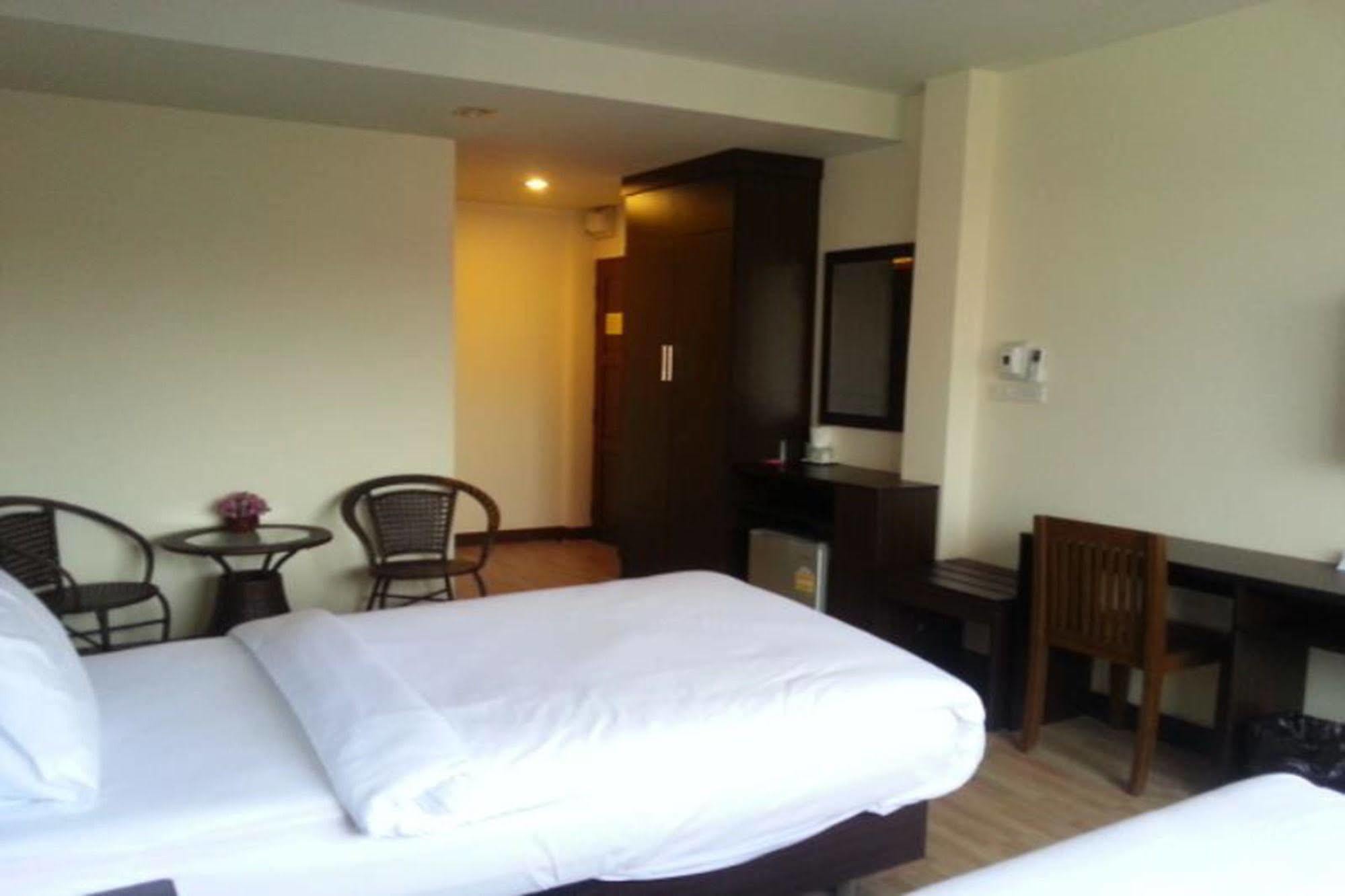 Ponburi Hotel Нан Экстерьер фото